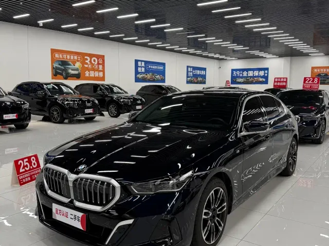 BMW 5 Series — Фото автомобиля 3