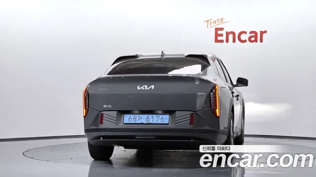 Kia EV4 — Фото автомобиля 3