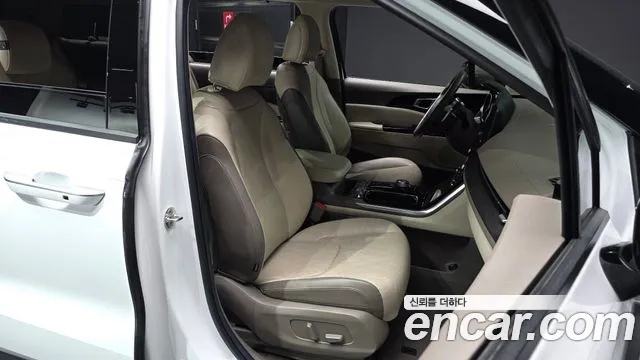 Kia Carnival Generation 4 — Фото автомобиля 11