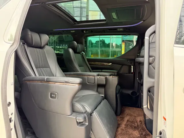 Toyota Alphard — Фото автомобиля 11