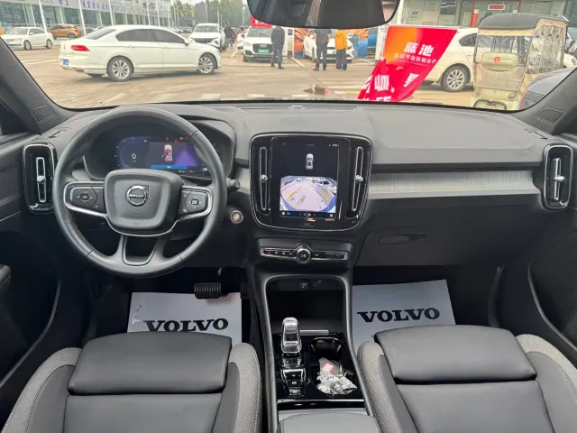 Volvo XC40 — Фото автомобиля 5