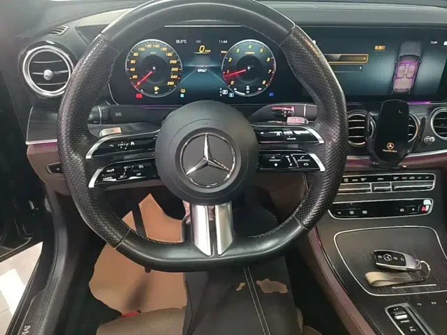 Mercedes-Benz E-Class — Фото автомобиля 10