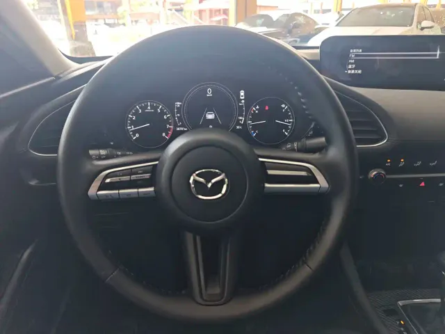 Mazda Axela — Фото автомобиля 8