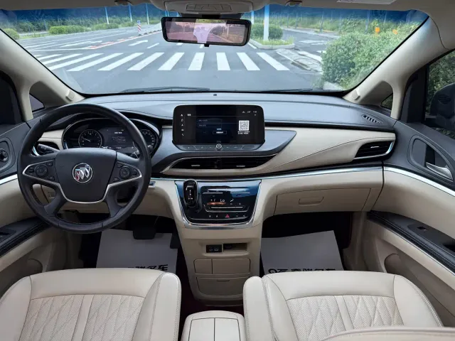 Buick GL8 — Фото автомобиля 7