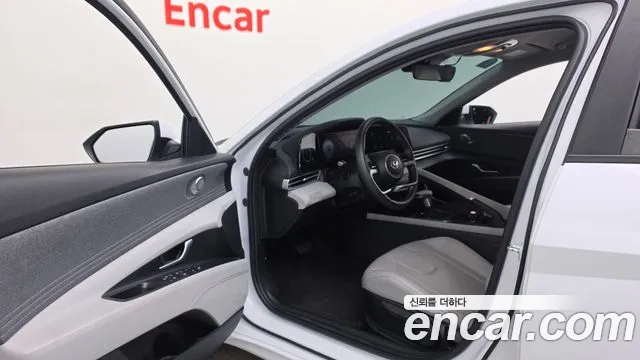 Hyundai AVANTE Avante (CN7) — Фото автомобиля 9
