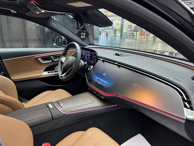 Mercedes-Benz E-Class — Фото автомобиля 18