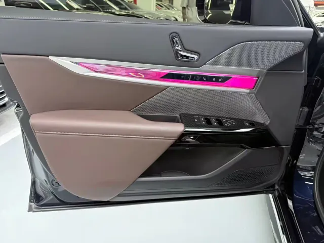 BMW 7 Series — Фото автомобиля 6