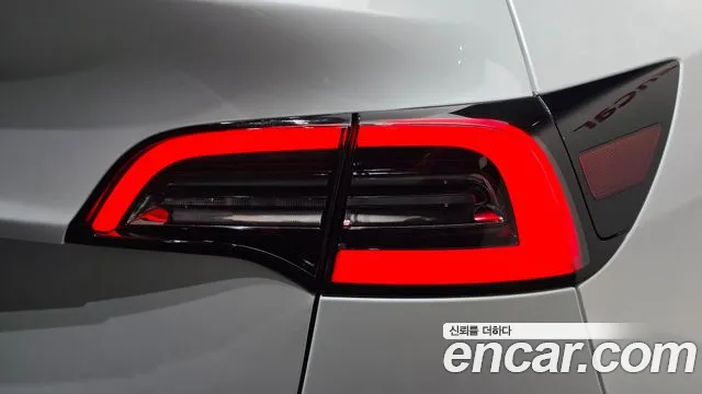 Tesla Model Y — Фото автомобиля 8