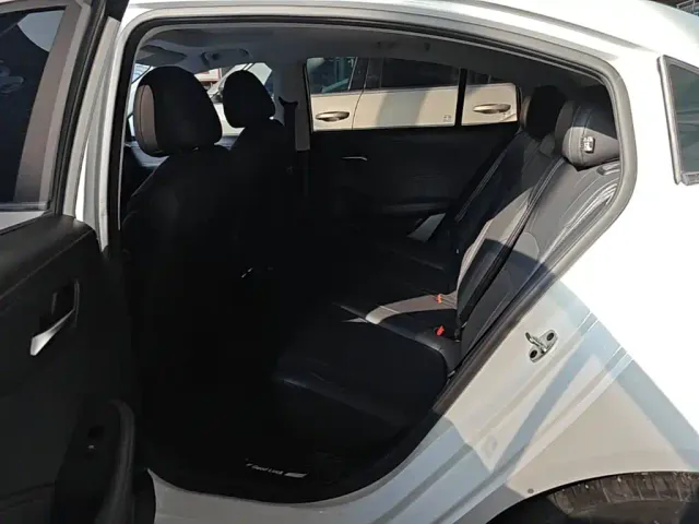 Roewe i5 — Фото автомобиля 16