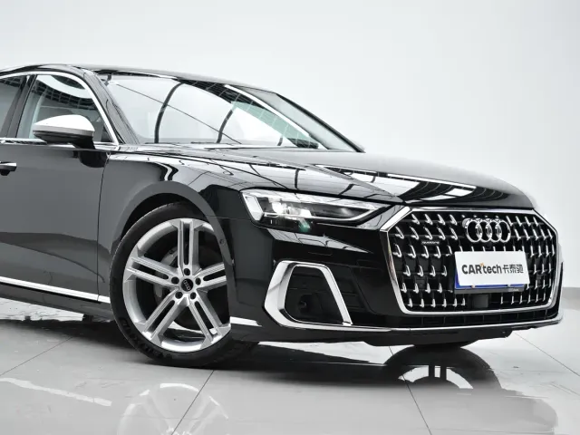 Audi A8 — Фото автомобиля 5