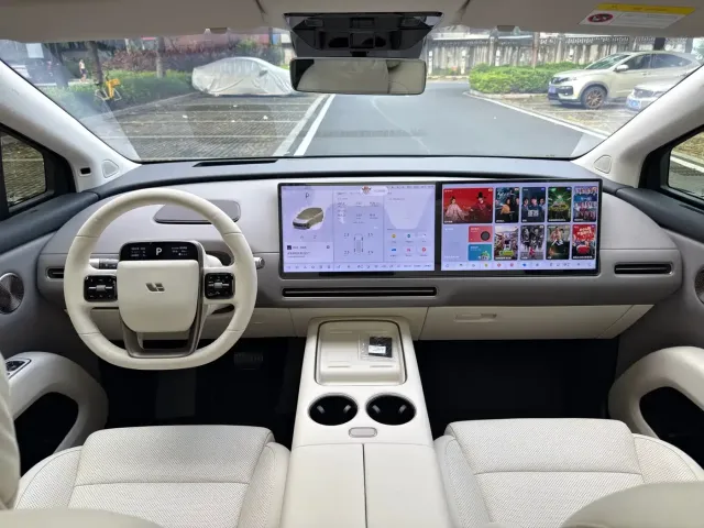 Li Auto i8 — Фото автомобиля 23