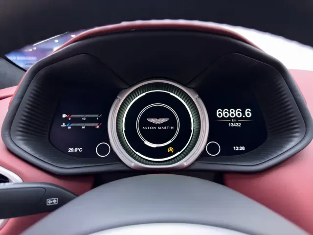 Aston Martin DB11 — Фото автомобиля 19
