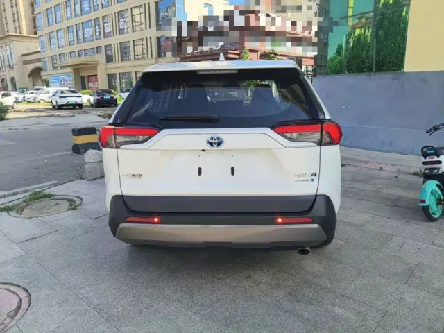Toyota RAV4 — Фото автомобиля 5