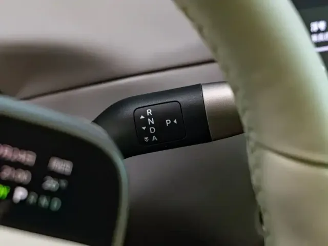 Li Auto Li i8 2025 Standard Edition — Фото автомобиля 16