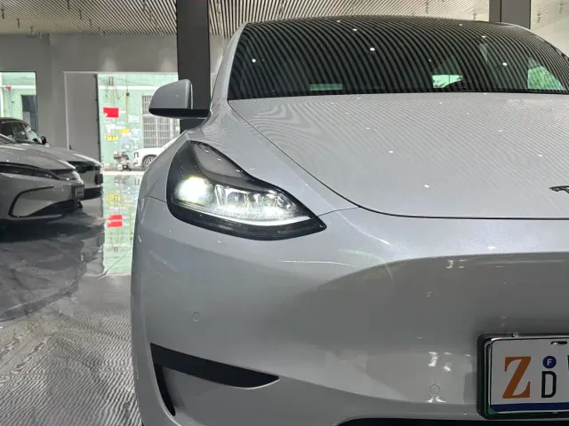 Tesla Model Y — Фото автомобиля 27