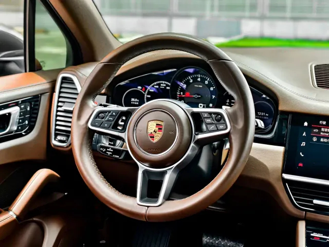 Porsche Cayenne — Фото автомобиля 17