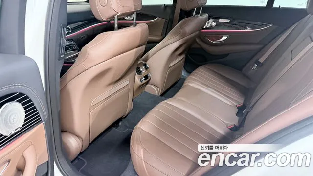 Mercedes-Benz E-Class — Фото автомобиля 10