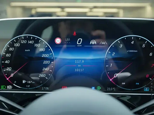 Mercedes-Benz E-Class — Фото автомобиля 8