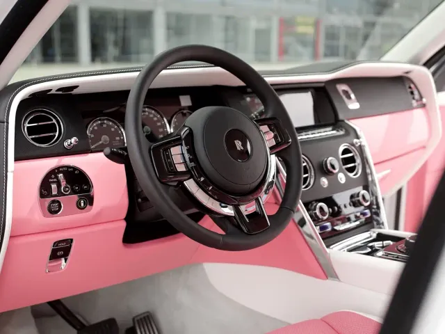 Rolls-Royce Cullinan — Фото автомобиля 9