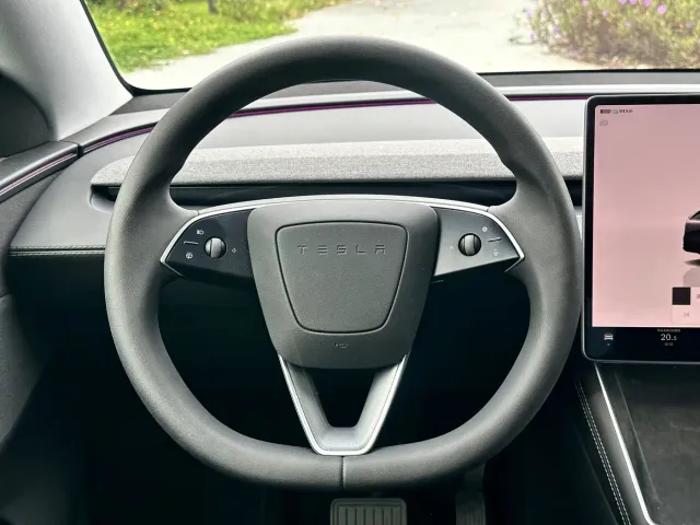 Tesla Model Y — Фото автомобиля 9