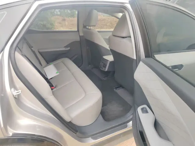 Toyota bZ3 — Фото автомобиля 11