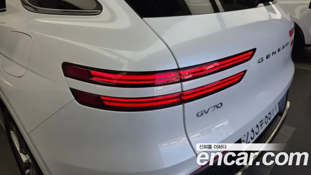 Genesis GV70 — Фото автомобиля 8