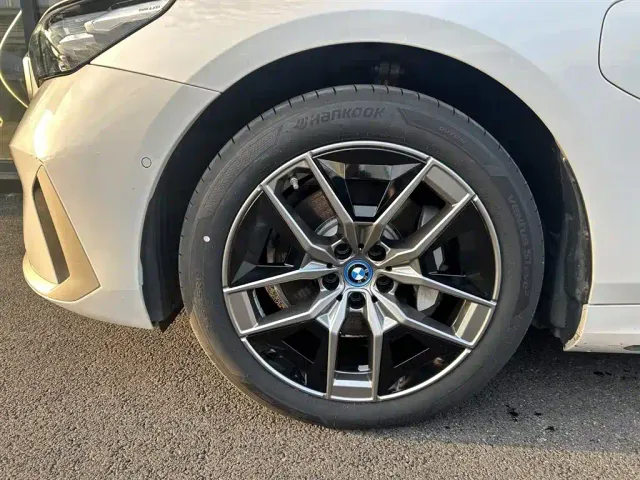BMW i5 — Фото автомобиля 8