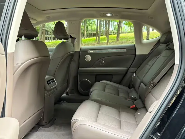 IM Motors LS6 — Фото автомобиля 9