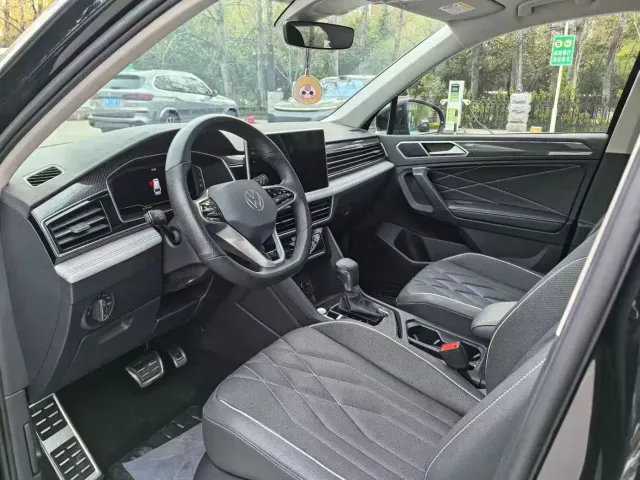 Volkswagen Tiguan L — Фото автомобиля 4