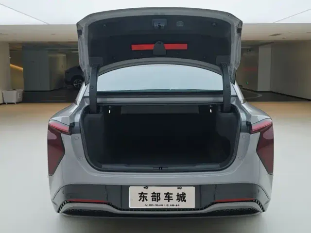 Hongqi EH7 — Фото автомобиля 5
