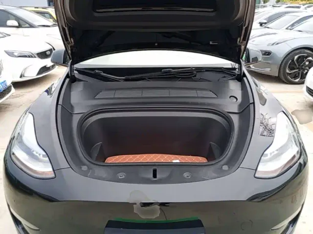 Tesla Model Y — Фото автомобиля 19