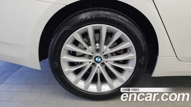 BMW 5 Series G30 — Фото автомобиля 5