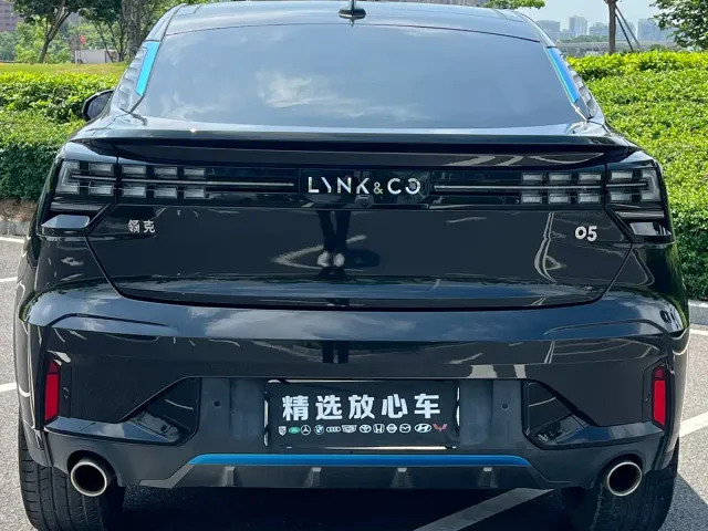 Lynk & Co 05 — Фото автомобиля 5