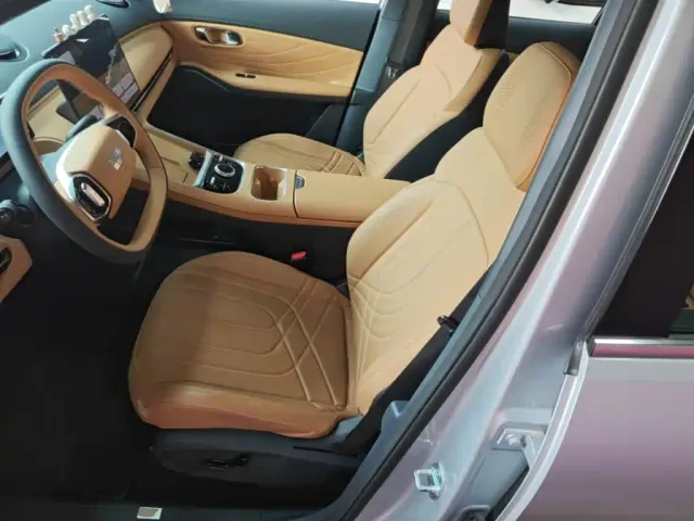 Geely Galaxy Starship 7 EM-i — Фото автомобиля 10