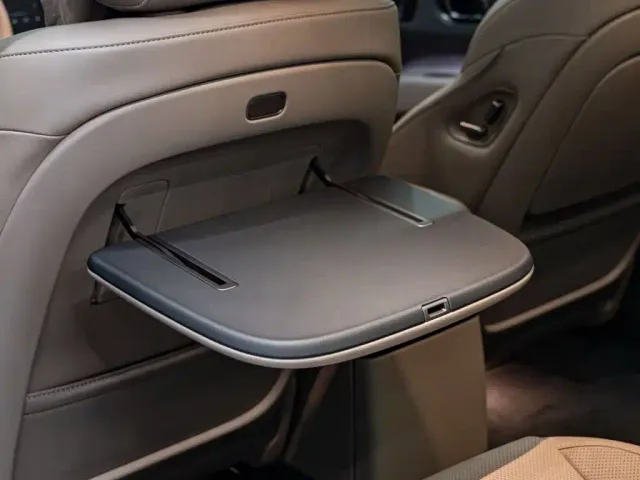Li Auto i8 — Фото автомобиля 17