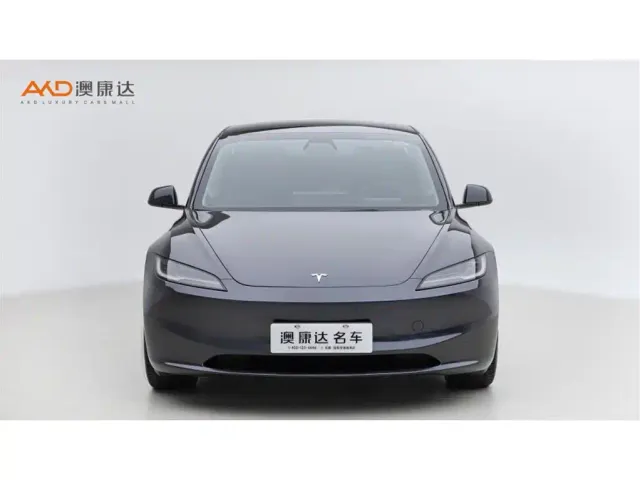 Tesla Model 3 — Фото автомобиля 2