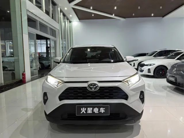 Toyota RAV4 — Фото автомобиля 2