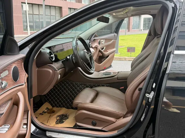 Mercedes-Benz E-Class — Фото автомобиля 2