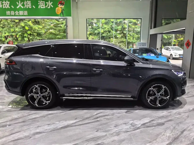 BYD Tang — Фото автомобиля 18