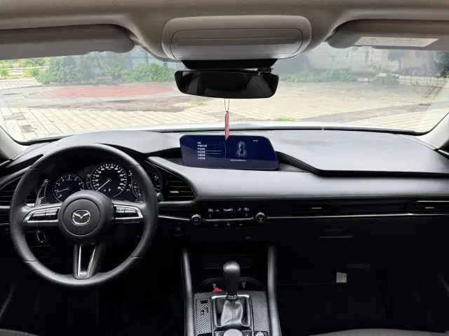 Mazda Axela — Фото автомобиля 5