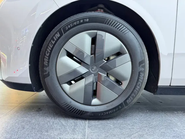 Li Auto MEGA — Фото автомобиля 30