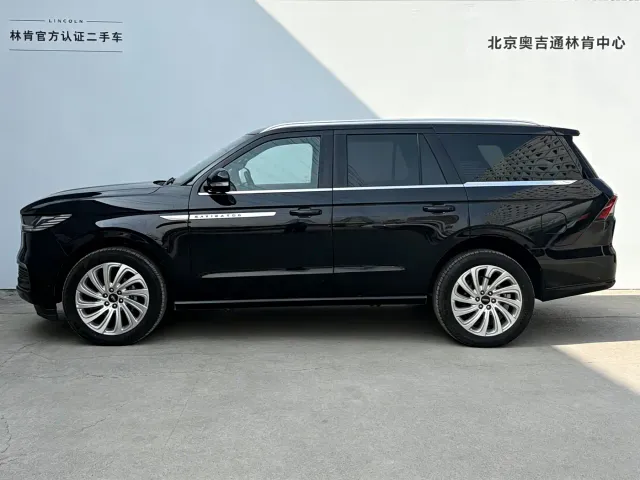 Lincoln Navigator — Фото автомобиля 3