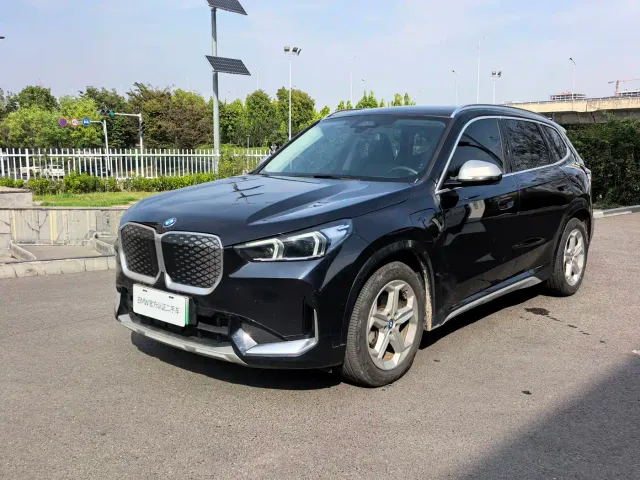 Фотография автомобиля — BMW iX1