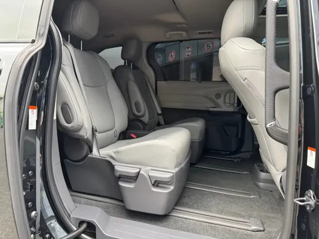 Toyota Granvia — Фото автомобиля 11