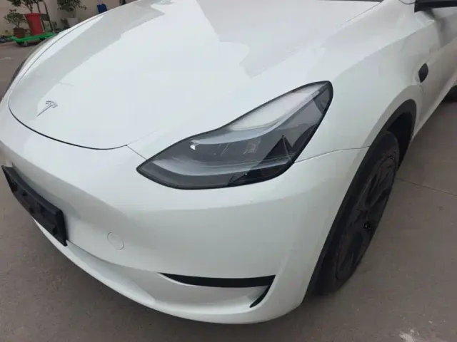 Tesla Model Y — Фото автомобиля 23