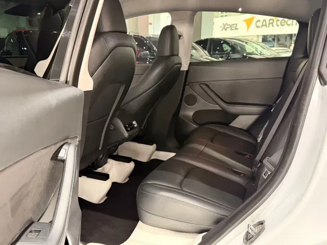Tesla Model Y — Фото автомобиля 8