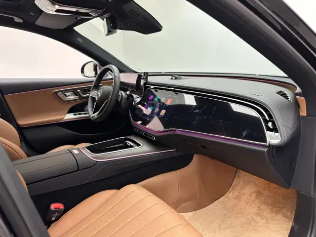Mercedes-Benz E-Class — Фото автомобиля 11