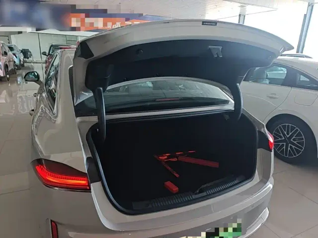 Roewe M7 DMH — Фото автомобиля 18