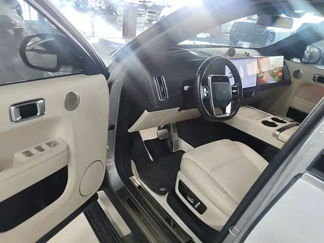 Li Auto L9 — Фото автомобиля 15