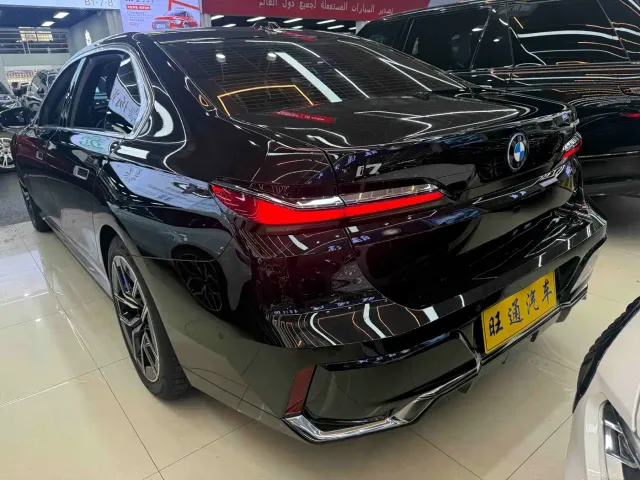 BMW i7 — Фото автомобиля 4